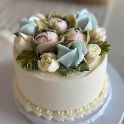 Lemon Cake With Lemon Buttercream Roses 