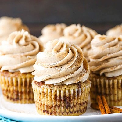 Cinnamon Roll Cupcakes (6)