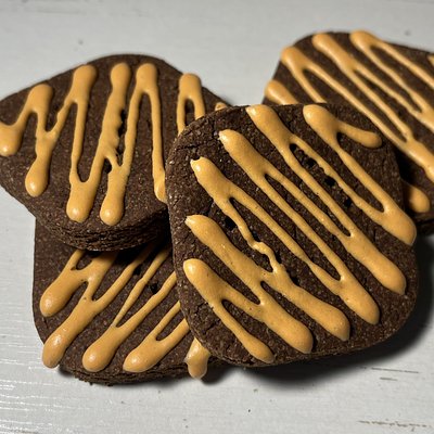 Carob mango crackers 4 Oz