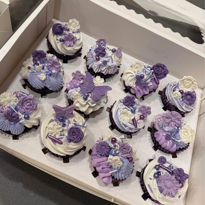 Dozen Cupcakes 