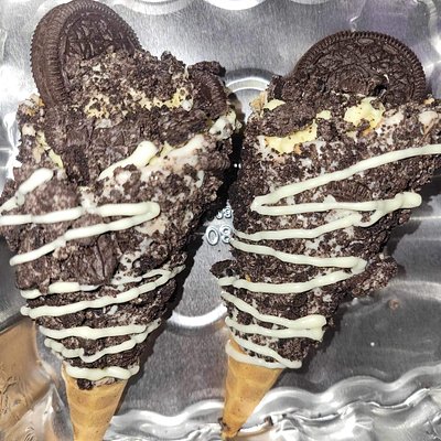 Oreo Cheesecake Waffle Cones