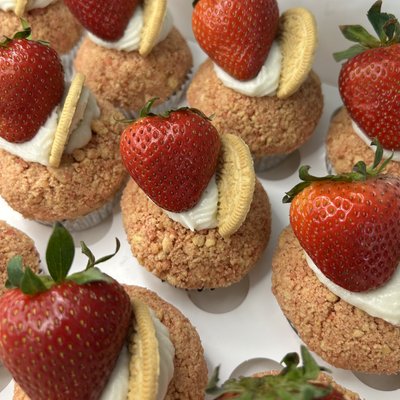 Strawberry Crunch Cupcakes
