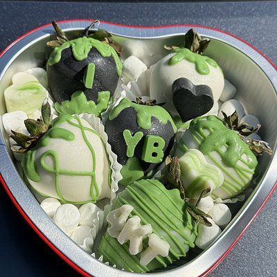 6 Custom Strawberries 