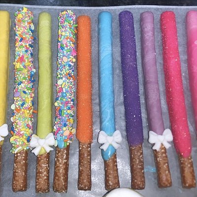 One Dozen Of Chocolate Covered Pretzels 