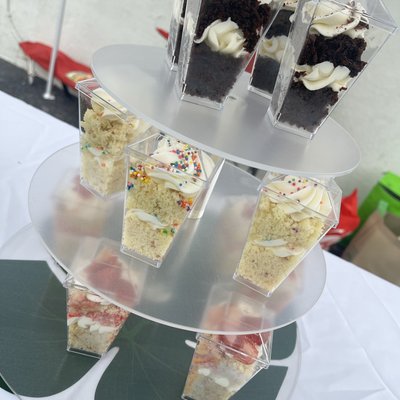CAKE CUPS