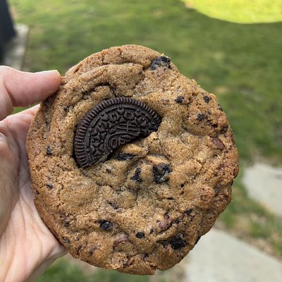 XL Chocolate Chip Cookies & Cream 4 Pack