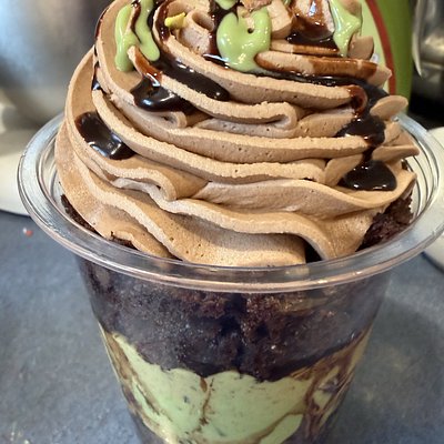 Dubai Chocolate Cake Cup 