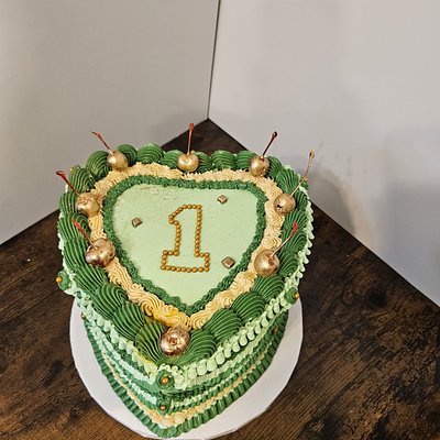 8" Vintage Heart Cake