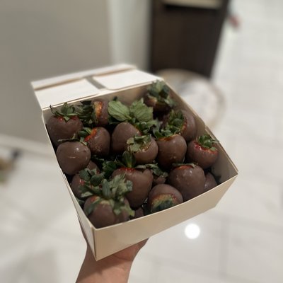 Classic Chocolate Covered Strawberries! (1lb)