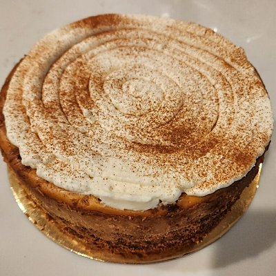 Cinnamon Roll Cheesecake 