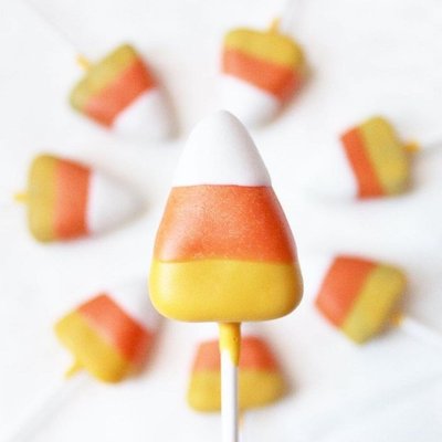 Candy corn cake pops are adorable and delicious treats that resemble the iconic Halloween candy. They are bite-sized cake balls coated in white, orange, and yellow candy melts, creating a festive candy corn design. These sweet treats are perfect for Halloween parties or as a fun and festive dessert. 🍬🎃 