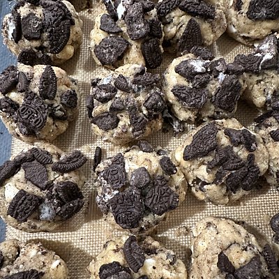 Oreo White Chocolate sourdough Cookies (6)