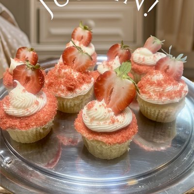 Strawberry Crunch Cupcakes 
