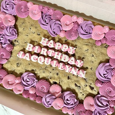 Large Single Layer with Fondant Text 