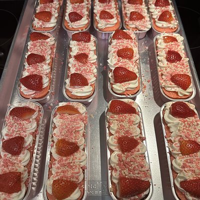 Strawberry Crunch Mini Cake