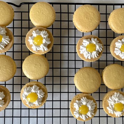 Lemon Meringue Macaron