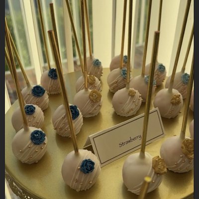 Custom Cake Pops (12)