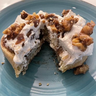 4 Banana Bread Cinnamon Rolls with Maple Butterbream