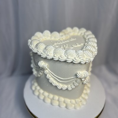 6 Inch Vintage Cakes 