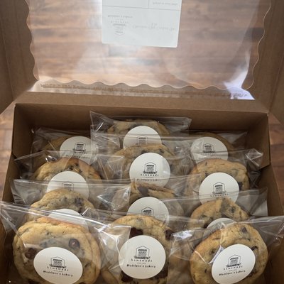 Chocolate Chip Cookies (12)