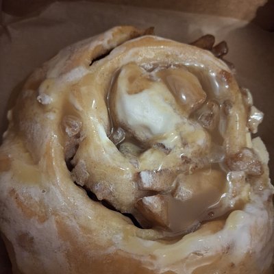 Caramel Apple Cinnamon Rolls 4 Pk