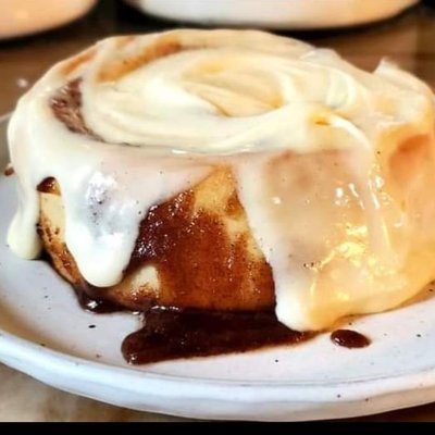 PRESALE 6 JUMBO CINNAMON ROLLS 