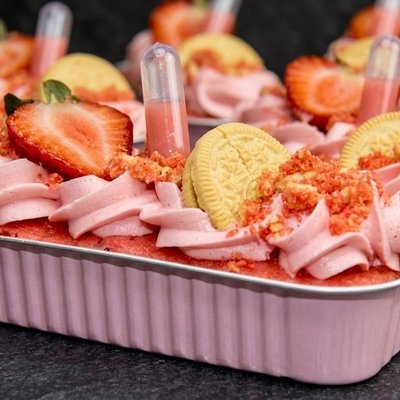 Strawberry Crunch Infused Mini cake 
