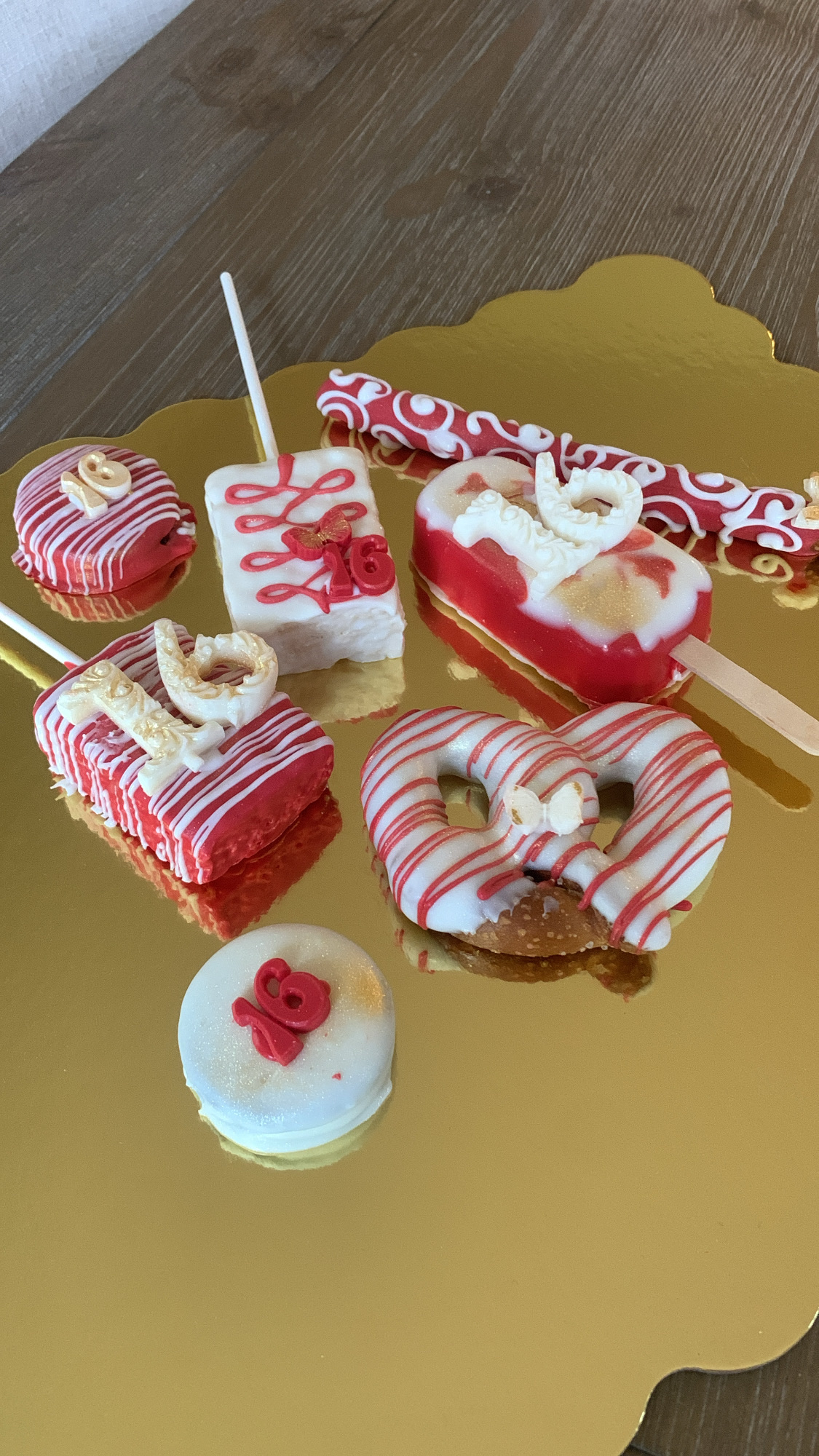 Sweet Dipped Oreos (Add-On)
