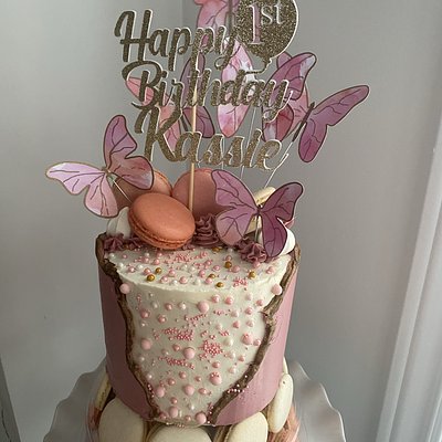 Two-Toned Cake With Pearl Details