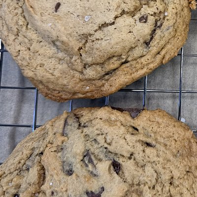 Jumbo chocolate chip cookie