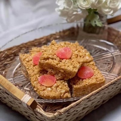 Peach Cobbler Rice Krispy Treats