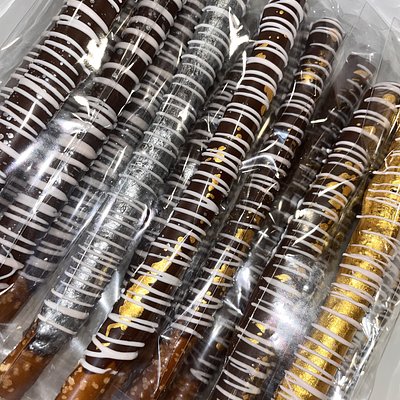 Luxe Dipped Pretzels 