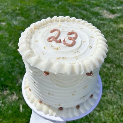 6in’ Cake (feeds 8-12) 