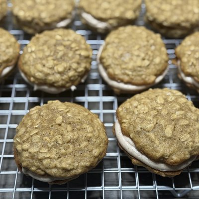 Cowboy Bites (Oatmeal Cream Pies) - 6 Count 