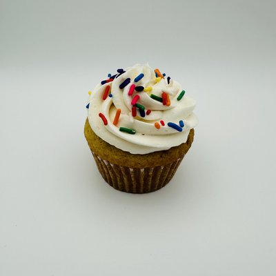 12 Vanilla Cupcakes w/ Vanilla Buttercream 