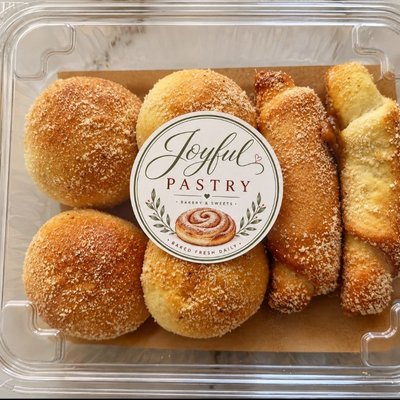 Pandesal & Spanish Bread Combo - Box Of 4 Pandesal & 2 Spanish Bread