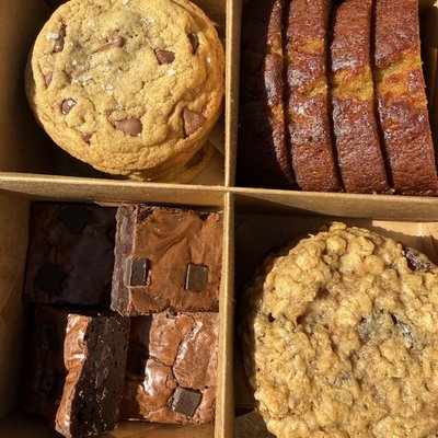 Classic Bakes Assortment Box