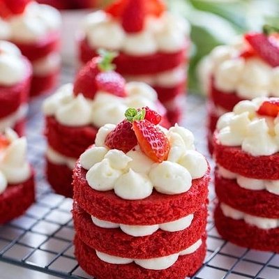 Valentine’s Day Mini Cake