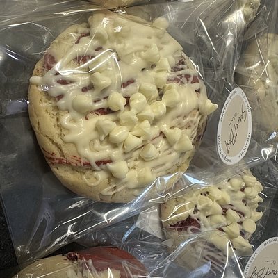 Red Velvet / French Vanilla Cookie