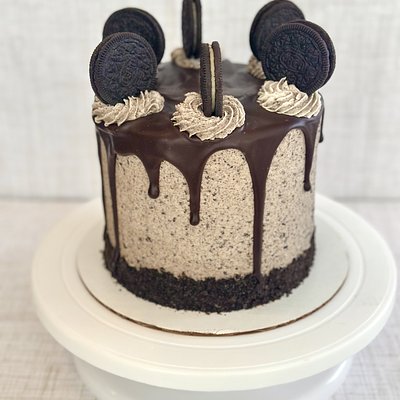 6 Inch 3 Layer Oreo Cake (8-12 Servings)