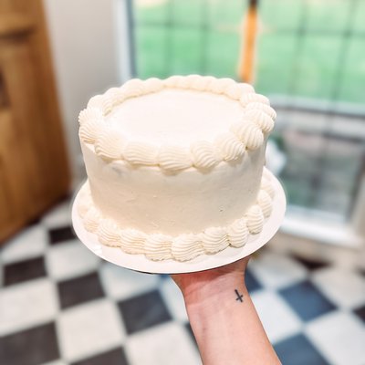 Custom 8 in Cake