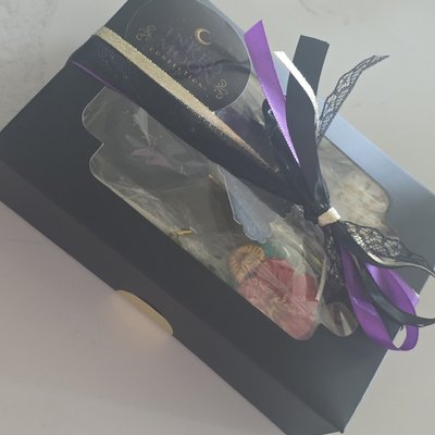  One Dozen Signature Cake Pop Package – 12 cake pops featuring your choice of up to 3 Inked Moon signature flavors.