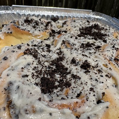 4PK Cookies $ Cream Cinnamon Rolls