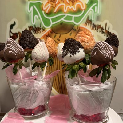 Chocolate Covered Strawberry With Vase 