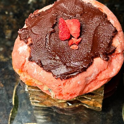 CHOCOLATE COVERED STRAWBERRY