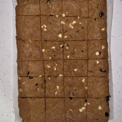 White Chocolate Chip Cranberry Cookie Bar