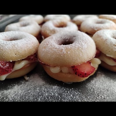 Mini Donitas Dozen (Rellenas Strawberry 🍓 & Cream)
