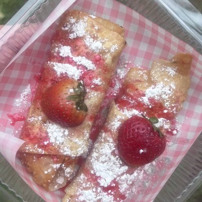 Strawberry cheesecake rolls 