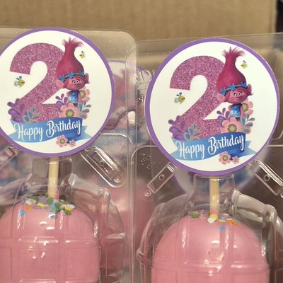 12 Candy Apples