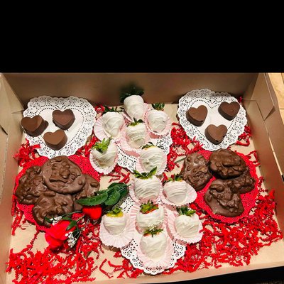 Chocolate Covered Strawberries 12 ct and 1 lb Peacan Clusters 